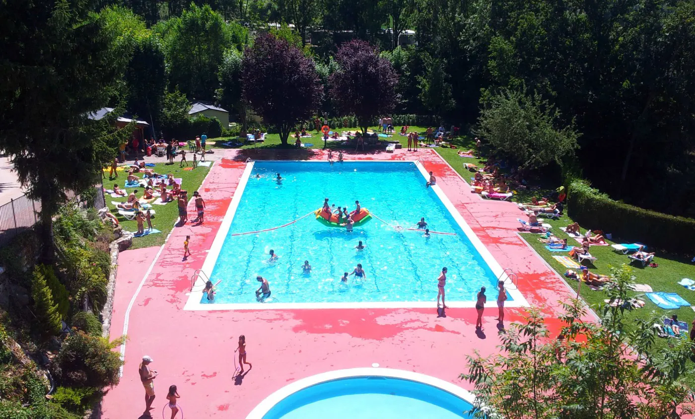 activitats piscina estiu camping